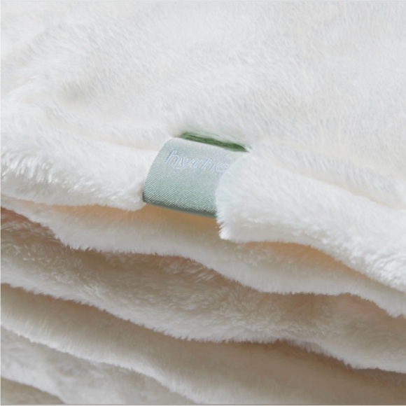 NEW Hythe Bubble Blanket 60” x 50” Luxurious Cream White Throw Super Soft Cozy - Picture 3 of 8